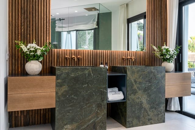 6 soveværelse Villa til salg i Marbella med swimmingpool - € 3.995.000 (Ref: 9554163)