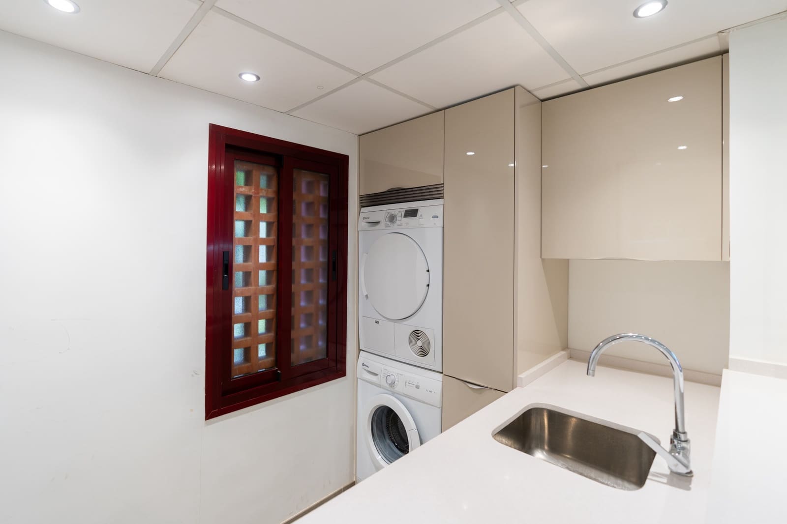 Apartamento de 2 habitaciones en Estepona en venta con piscina garaje - 750.000 € (Ref: 9554166)