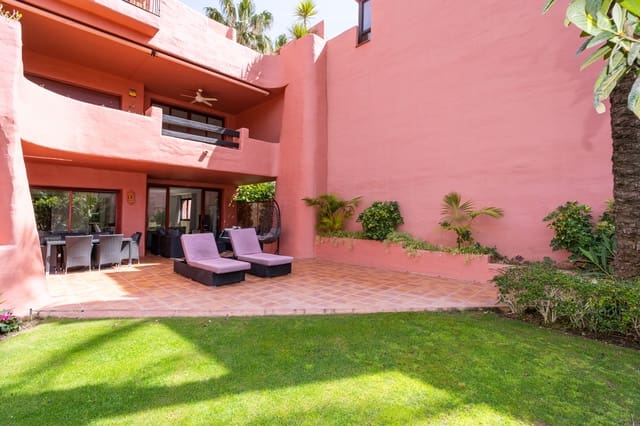 Apartamento de 2 habitaciones en Estepona en venta con piscina garaje - 750.000 € (Ref: 9554166)