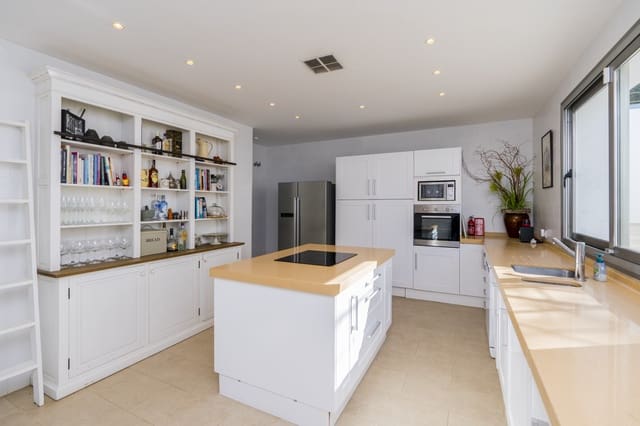 6 soveværelse Villa til salg i Sotogrande, San Roque med swimmingpool garage - € 1.850.000 (Ref: 9554168)