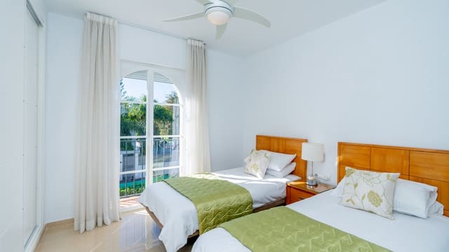 3 soverom Villa til salgs i Marbella med svømmebasseng garasje - € 520 000 (Ref: 9554170)