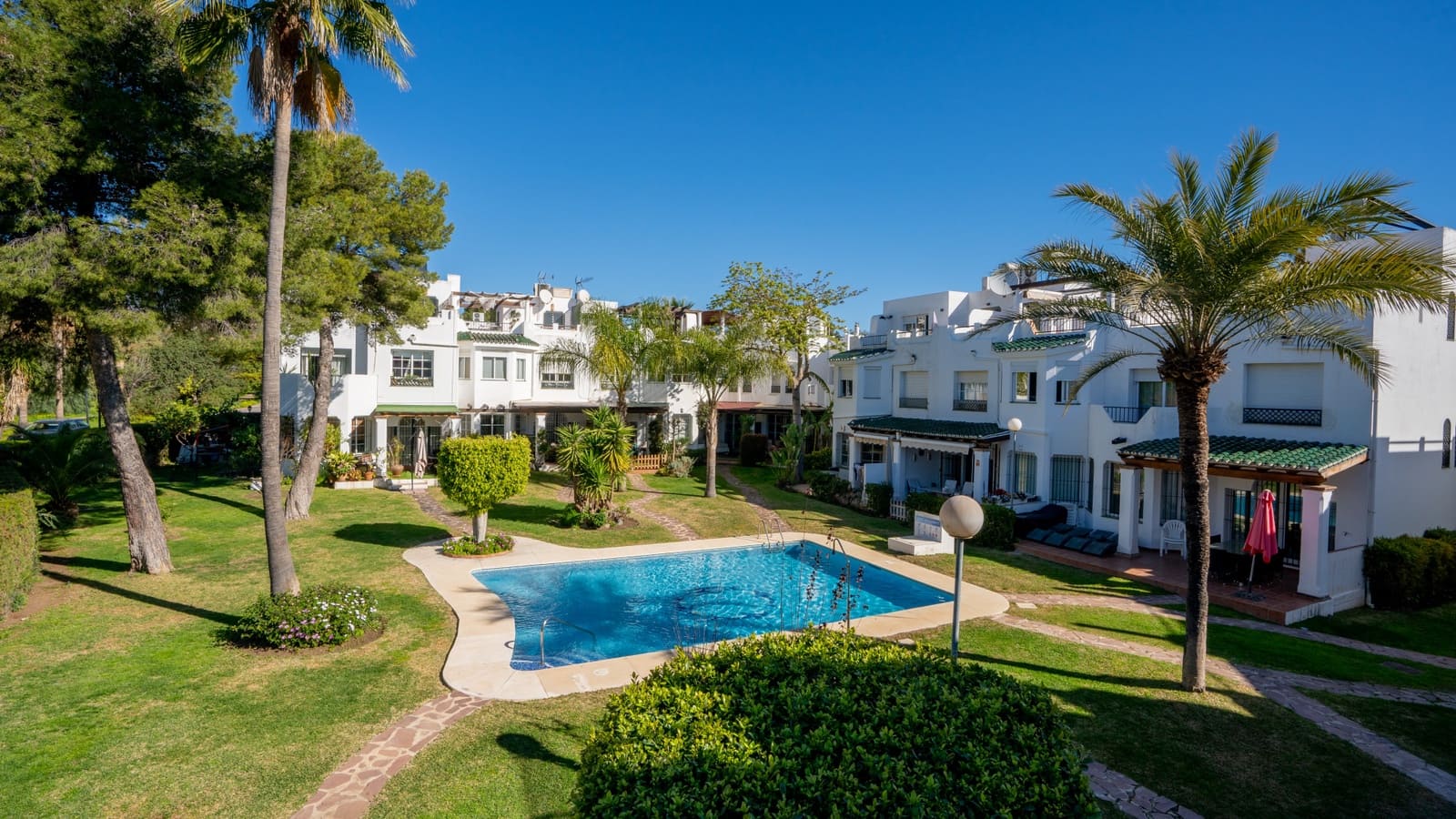 3 soverom Villa til salgs i Marbella med svømmebasseng garasje - € 520 000 (Ref: 9554170)