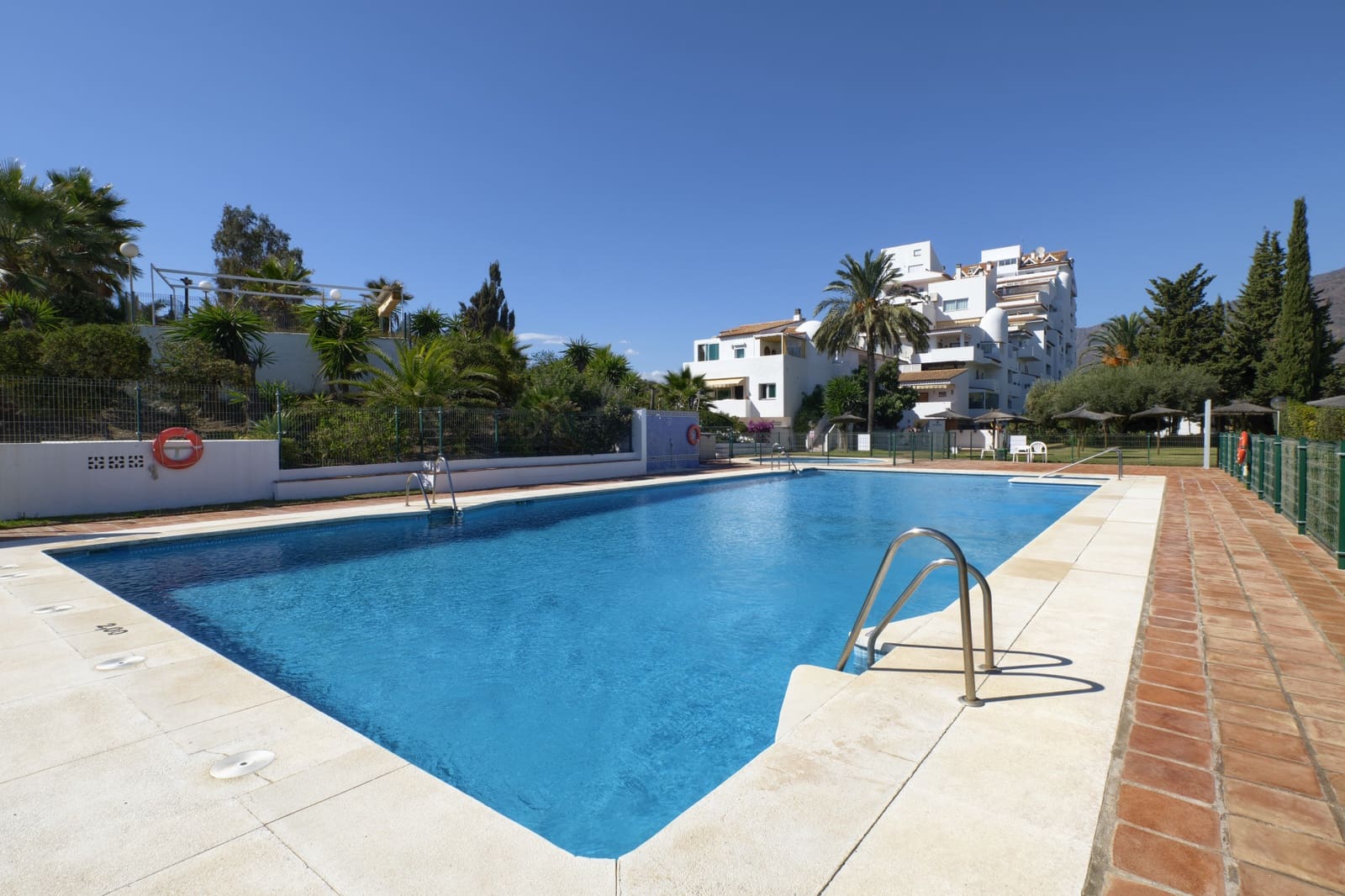 3 bedroom Apartment for sale in Estepona with pool garage - € 719,000 (Ref: 9554175)