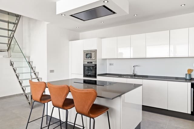 Apartamento de 3 habitaciones en Estepona en venta con piscina garaje - 739.000 € (Ref: 9554176)