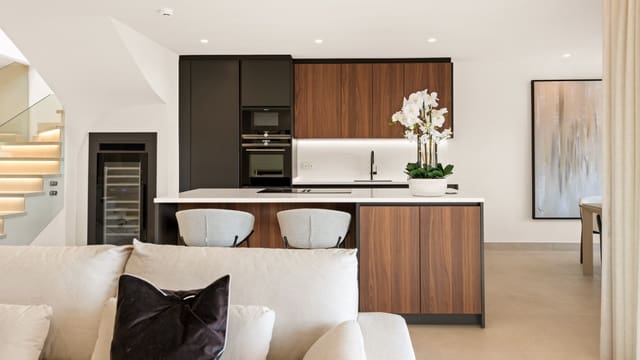 3 bedroom Apartment for sale in Estepona with pool garage - € 1,995,000 (Ref: 9554177)