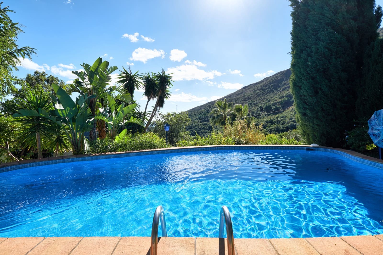 2 quarto Moradia para venda em Estepona com piscina garagem - 695 000 € (Ref: 9554180)