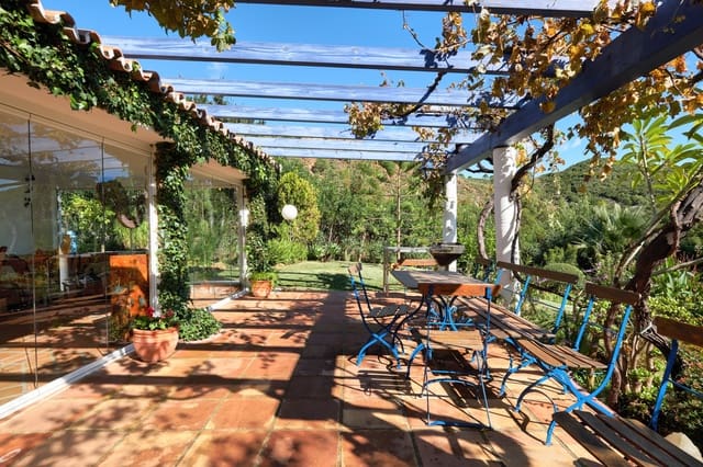 2 quarto Moradia para venda em Estepona com piscina garagem - 695 000 € (Ref: 9554180)