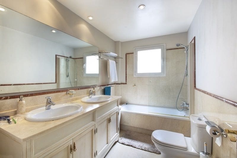 3 quarto Apartamento para venda em Nueva Andalucia com piscina garagem - 380 000 € (Ref: 9554182)