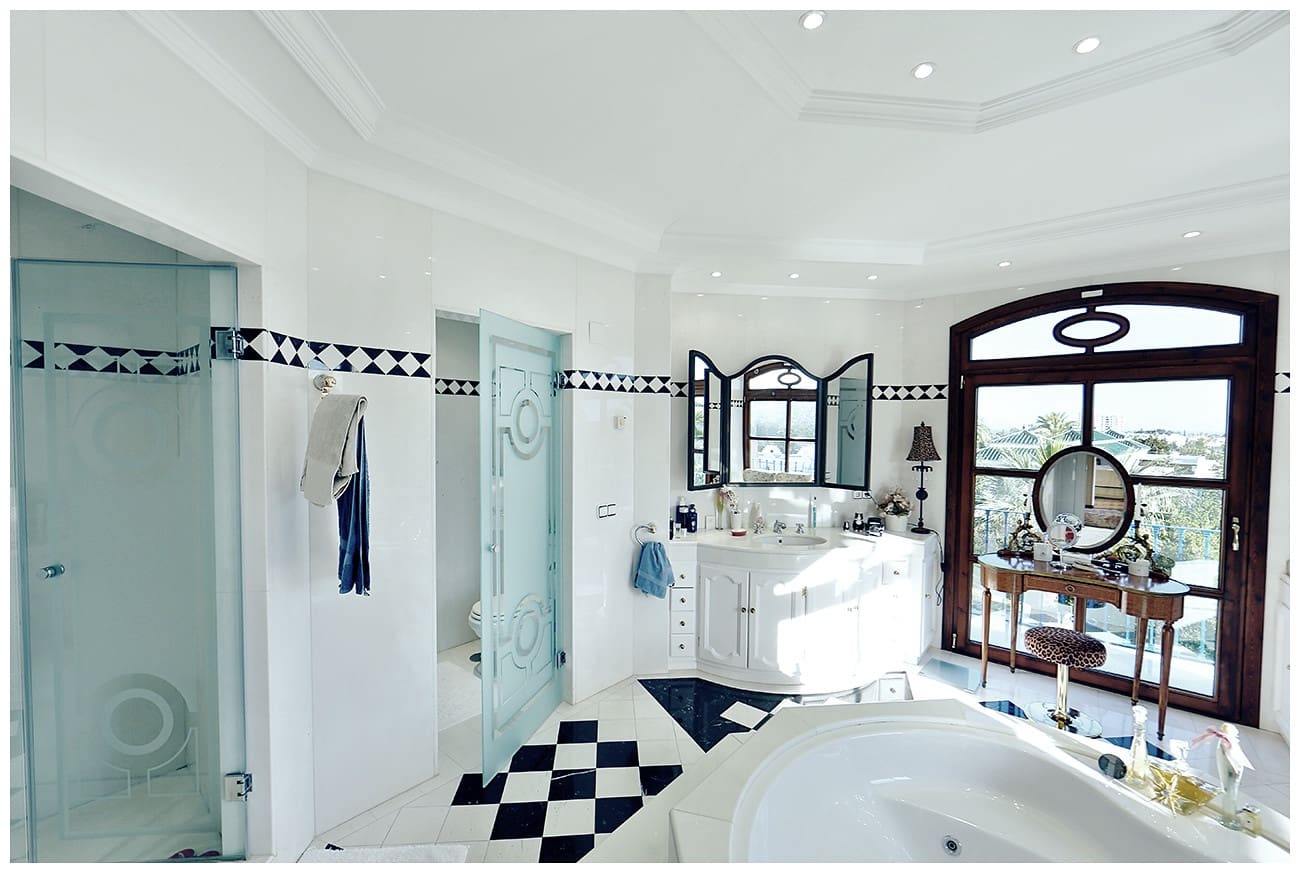 6 makuuhuone Huvila myytävänä paikassa Nueva Andalucia mukana uima-altaan 
autotalli - 8 500 000 € (Ref: 9554188)