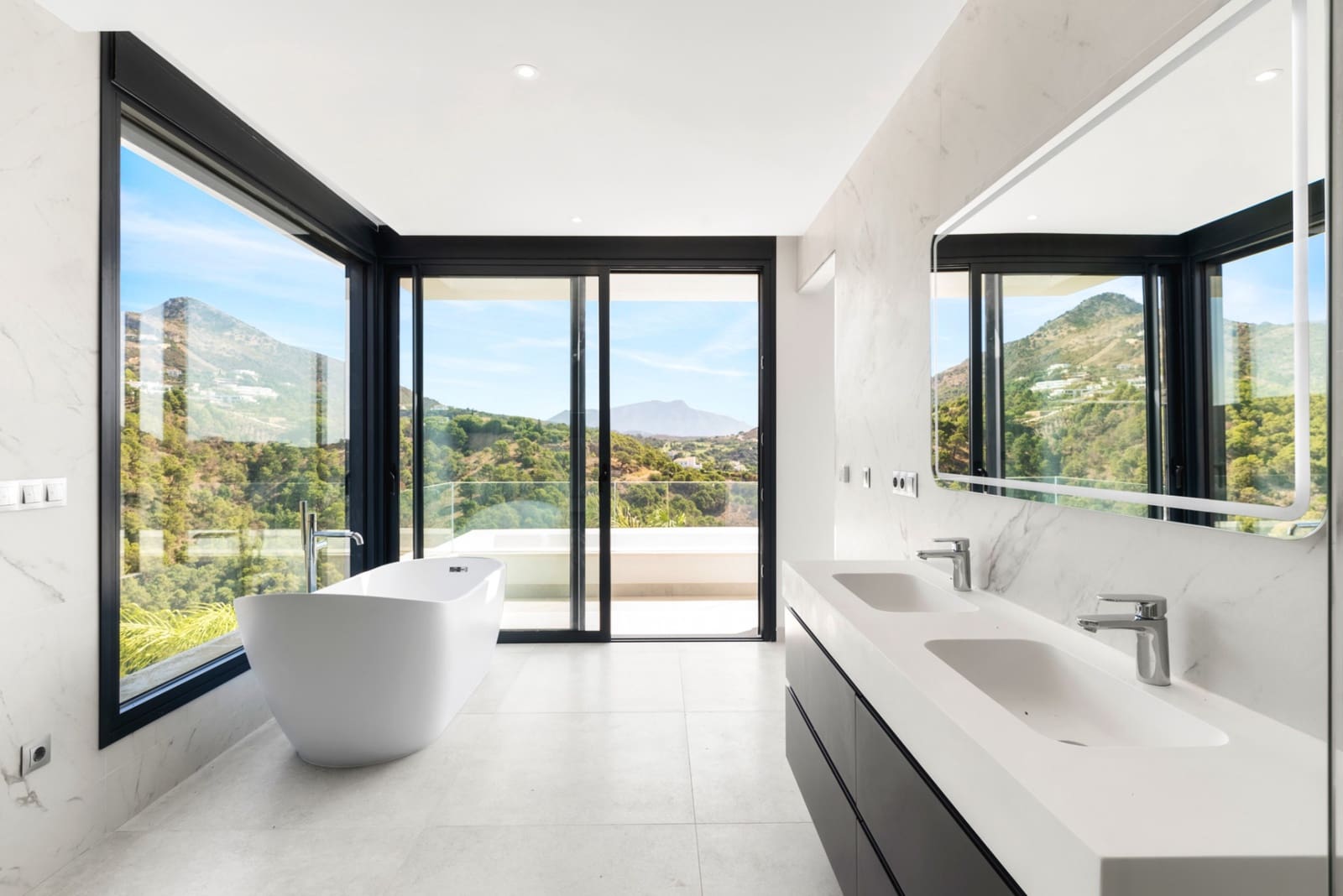 5 soveværelse Villa til salg i Marbella med swimmingpool garage - € 2.450.000 (Ref: 9554232)