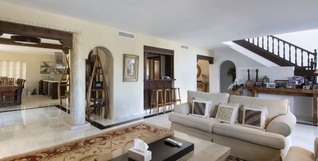 Chalet de 5 habitaciones en Marbella en venta con piscina garaje - 3.500.000 € (Ref: 9561577)