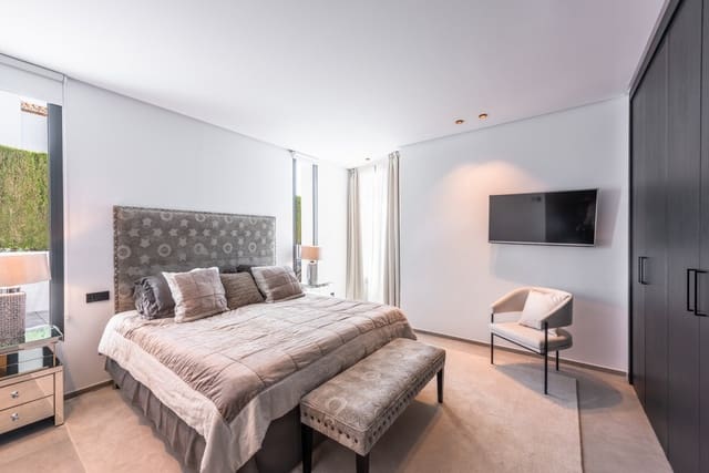 Chalet de 4 habitaciones en Marbella en venta con piscina garaje - 2.985.000 € (Ref: 9561578)