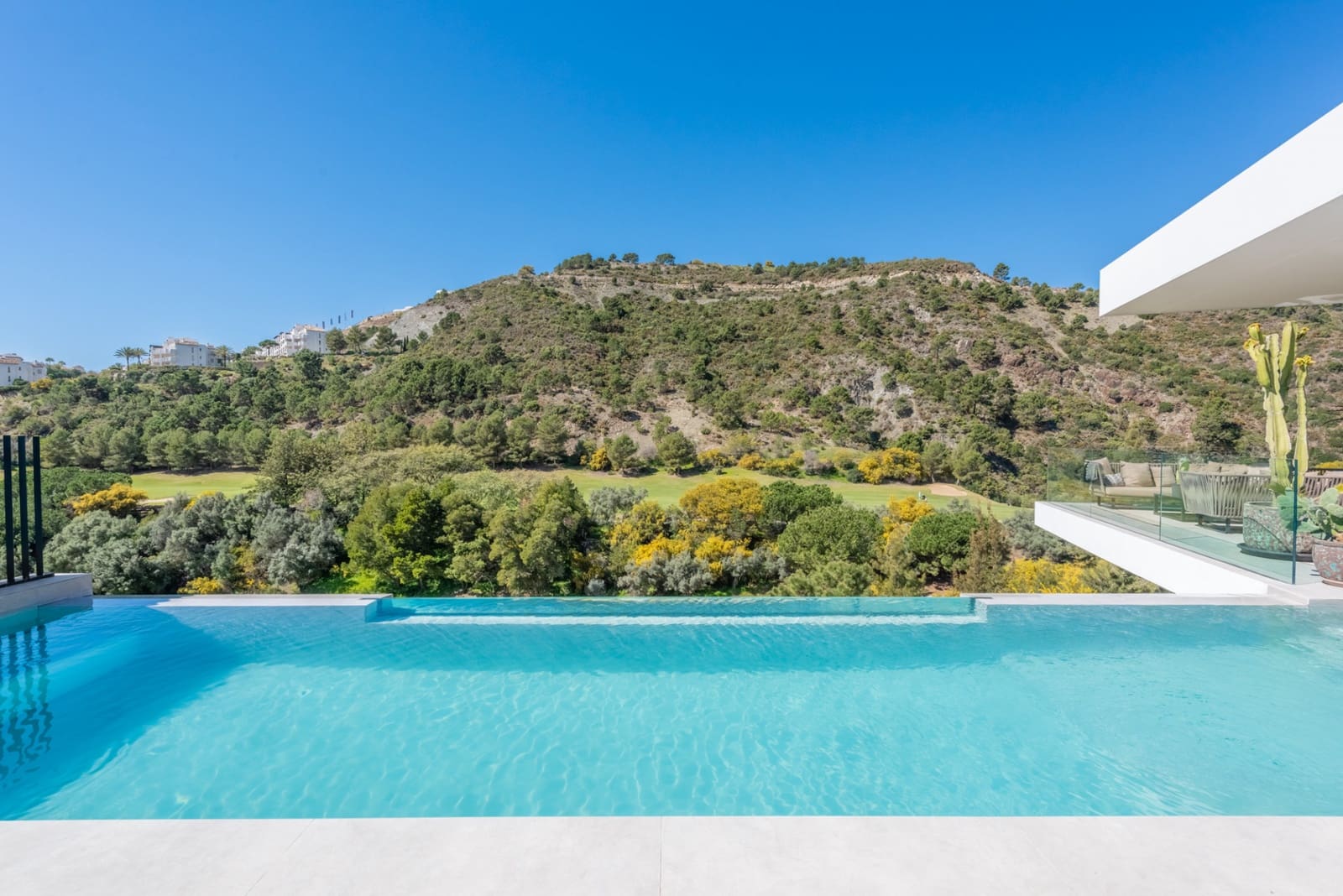 Chalet de 4 habitaciones en Marbella en venta con piscina garaje - 2.985.000 € (Ref: 9561578)