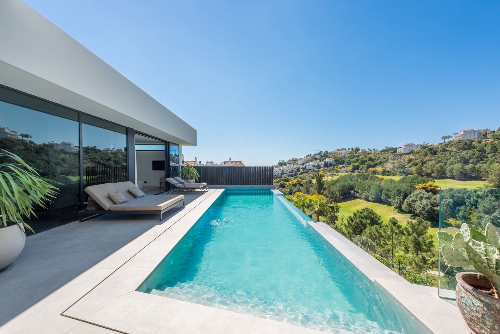 Chalet de 4 habitaciones en Marbella en venta con piscina garaje - 2.985.000 € (Ref: 9561578)