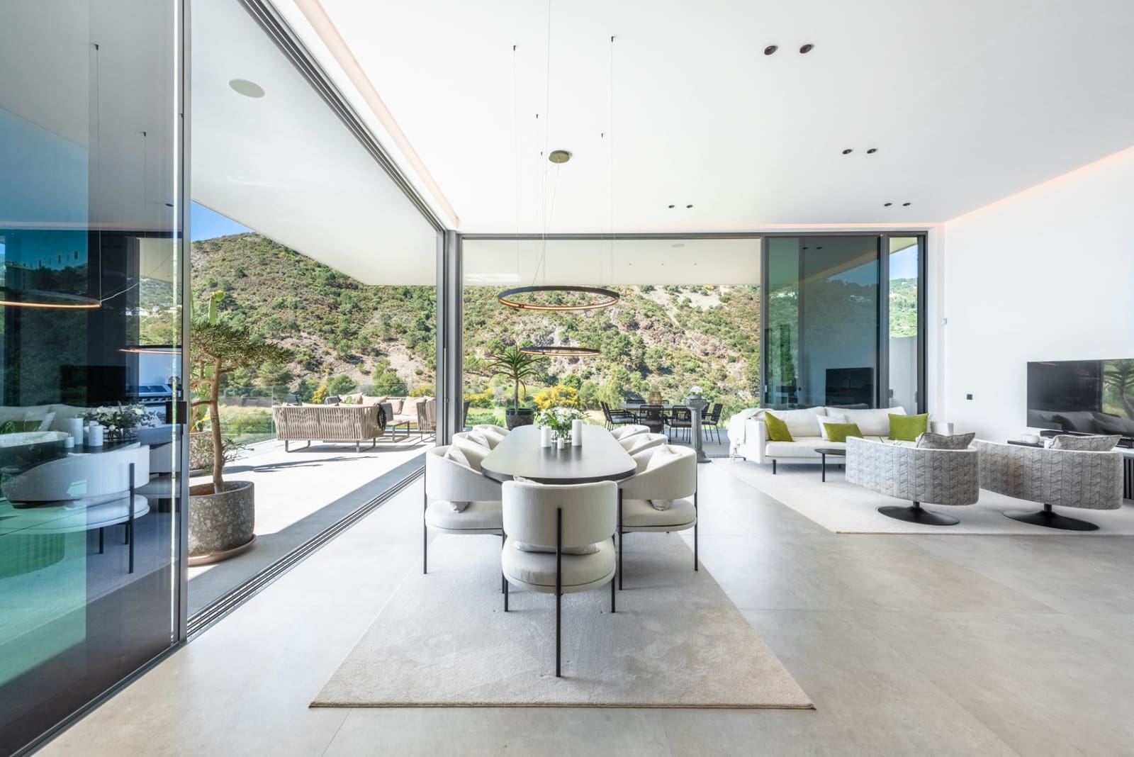 Chalet de 4 habitaciones en Marbella en venta con piscina garaje - 2.985.000 € (Ref: 9561578)