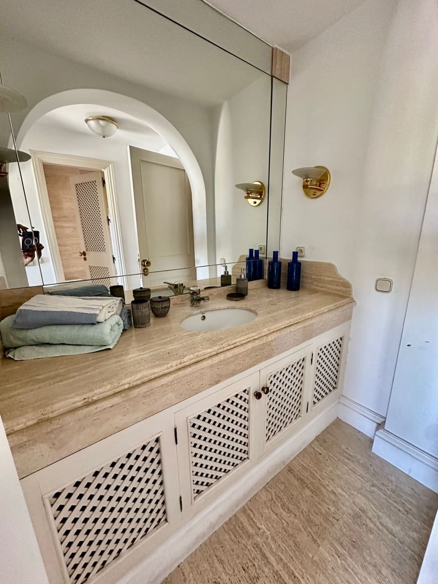 3 Zimmer Apartment zu verkaufen in Marbella mit Pool - 695.000 € (Ref: 9614189)