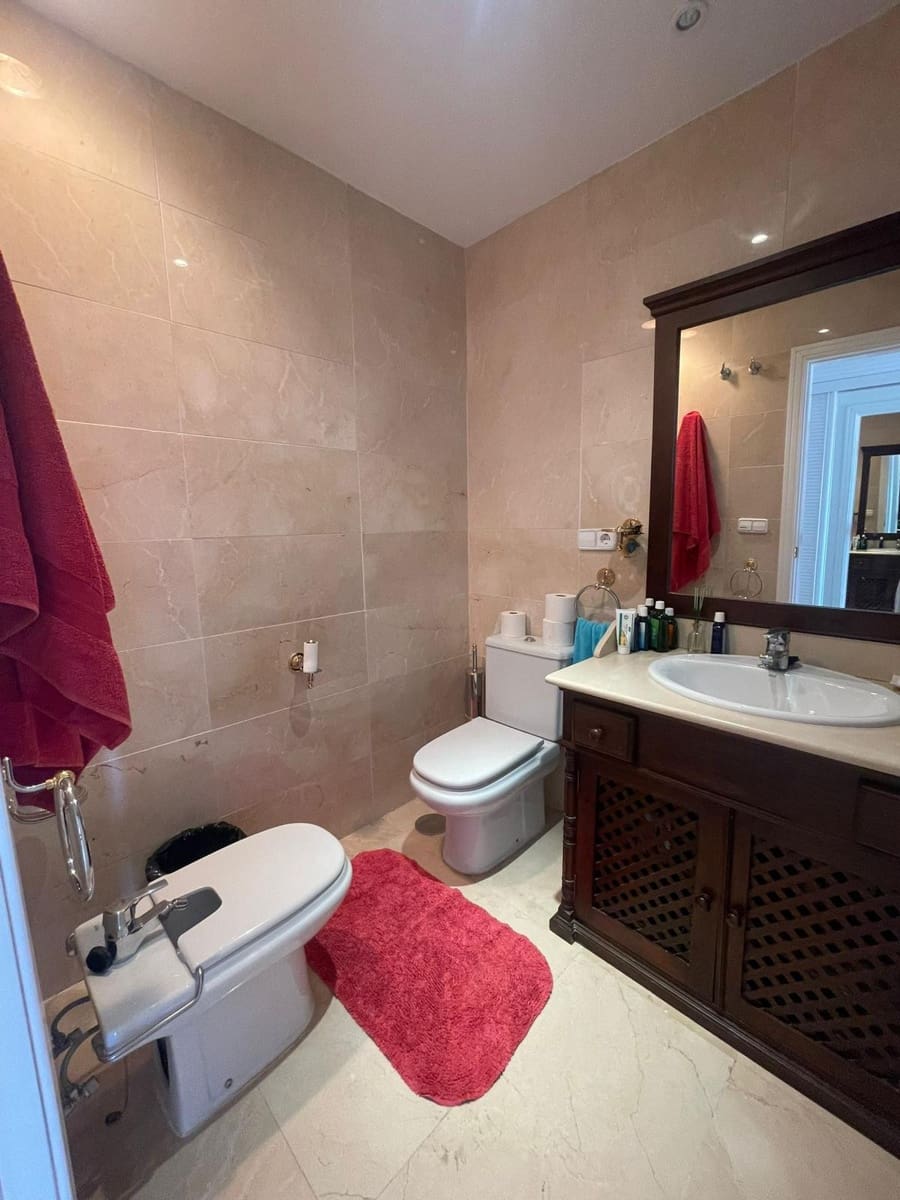 2 soverom Leilighet til salgs i Marbella med svømmebasseng garasje - € 450 000 (Ref: 9614190)