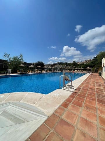 2 soverom Leilighet til salgs i Marbella med svømmebasseng garasje - € 450 000 (Ref: 9614190)