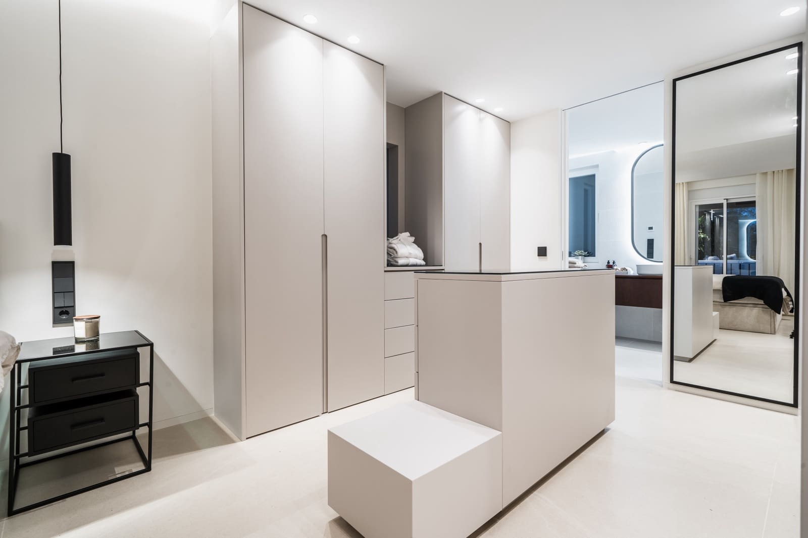 3 sypialnia Apartament na sprzedaż w Marbella z basenem garażem - 995 000 € (Ref: 9679694)