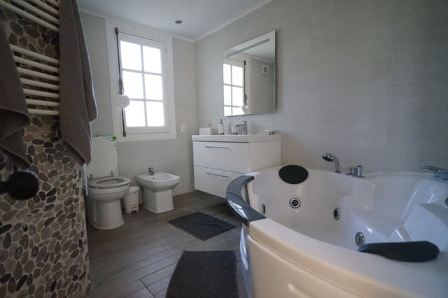 6 slaapkamer Villa te koop in Nueva Andalucia, Marbella met zwembad garage - € 1.100.000 (Ref: 9725157)