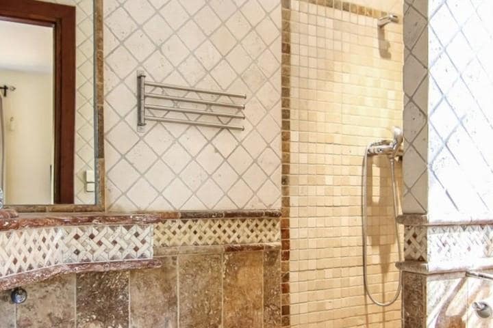 5 bedroom Villa for sale in Benahavis with pool garage - € 2,900,000 (Ref: 9725158)