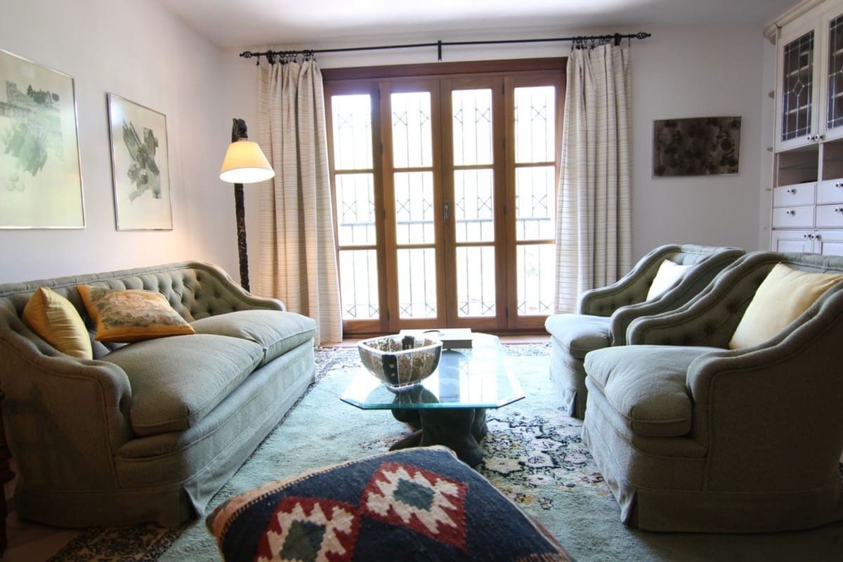 5 bedroom Villa for sale in Benahavis with pool garage - € 2,900,000 (Ref: 9725158)