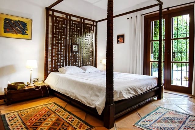 5 bedroom Villa for sale in Benahavís with pool garage - € 2,900,000 (Ref: 9725158)