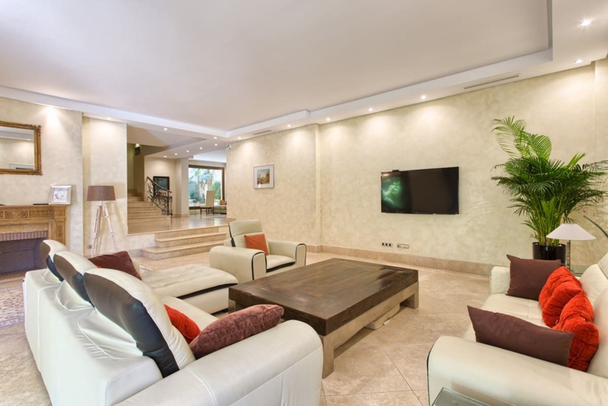 5 bedroom Villa for sale in Marbella with pool garage - € 2,900,000 (Ref: 9725164)