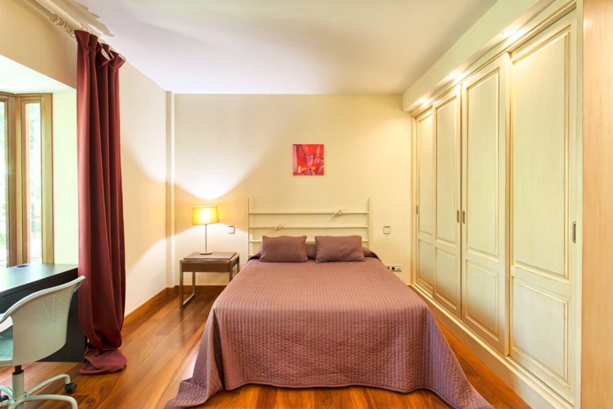 5 bedroom Villa for sale in Marbella with pool garage - € 2,900,000 (Ref: 9725164)