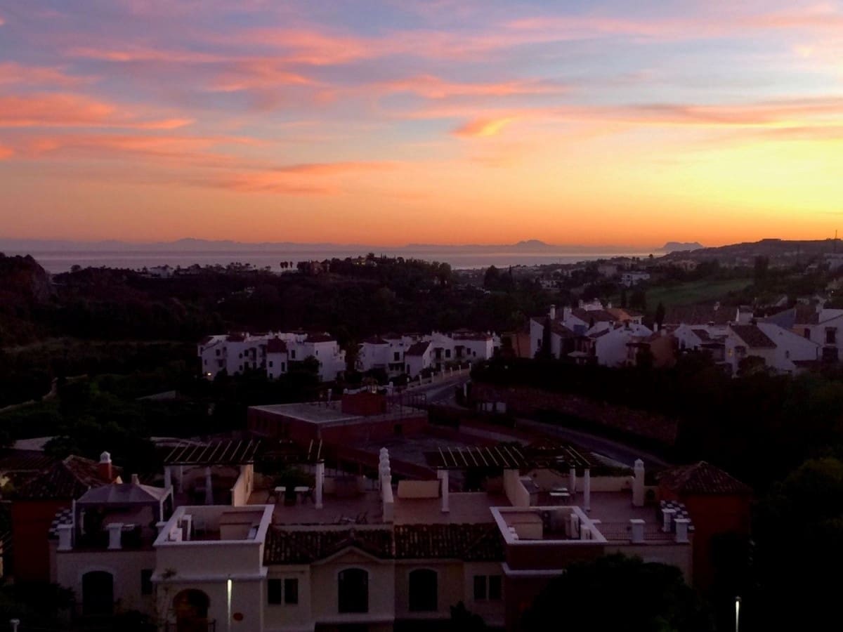 3 bedroom Apartment for sale in Benahavis with pool garage - € 520,000 (Ref: 9725171)