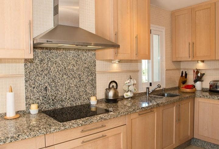 4 bedroom Villa for sale in Marbella with pool garage - € 1,245,000 (Ref: 9725173)