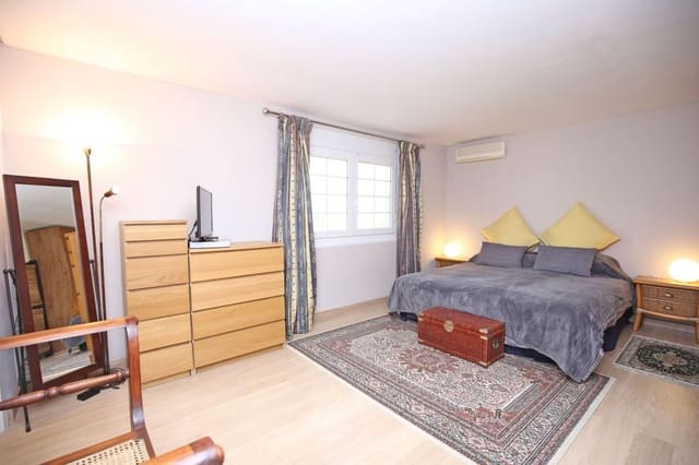 Chalet de 4 habitaciones en Marbella en venta con piscina garaje - 1.045.000 € (Ref: 9725177)