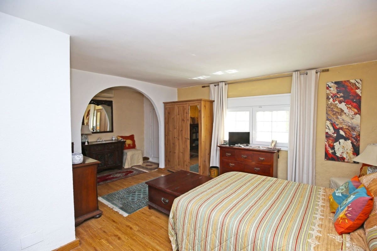 Chalet de 4 habitaciones en Marbella en venta con piscina garaje - 1.045.000 € (Ref: 9725177)