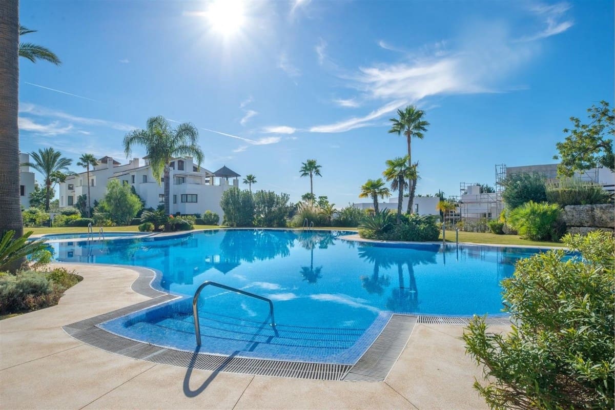 Apartamento de 2 habitaciones en Benahavís en venta con piscina garaje - 350.000 € (Ref: 9725180)