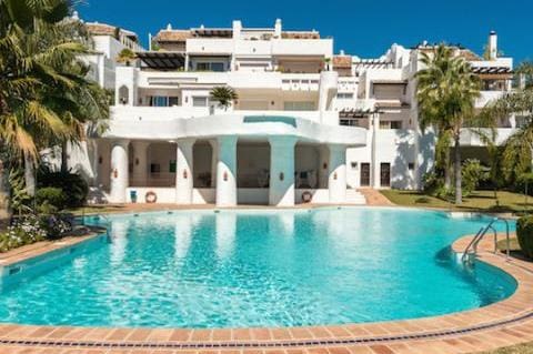 3 soveværelse Penthouse til salg i Marbella med swimmingpool - € 743.000 (Ref: 9725184)