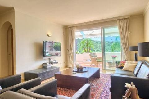 3 soveværelse Penthouse til salg i Marbella med swimmingpool - € 743.000 (Ref: 9725184)