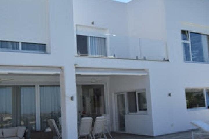 4 soveværelse Villa til salg i Marbella med swimmingpool - € 1.925.000 (Ref: 9725188)