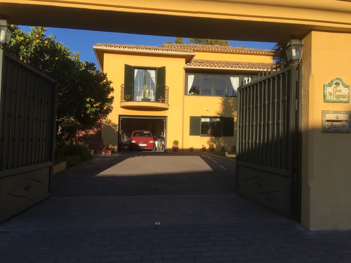 3 soveværelse Villa til salg i Marbella med swimmingpool - € 775.000 (Ref: 9725196)