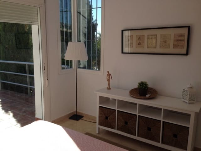 3 quarto Moradia para venda em Marbella com piscina - 729 500 € (Ref: 9725201)