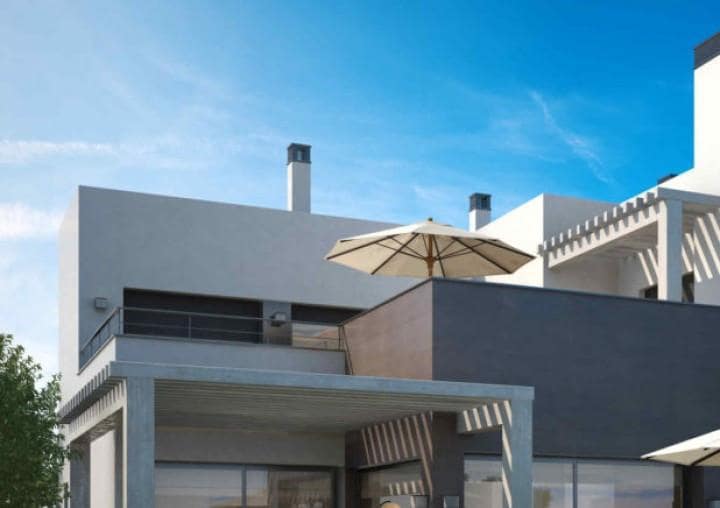 4 slaapkamer Villa te koop in Estepona met zwembad garage - € 710.000 (Ref: 9725204)