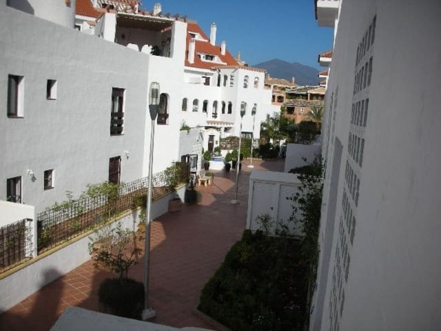 2 soveværelse Lejlighed til salg i Marbella med swimmingpool garage - € 319.000 (Ref: 9725210)