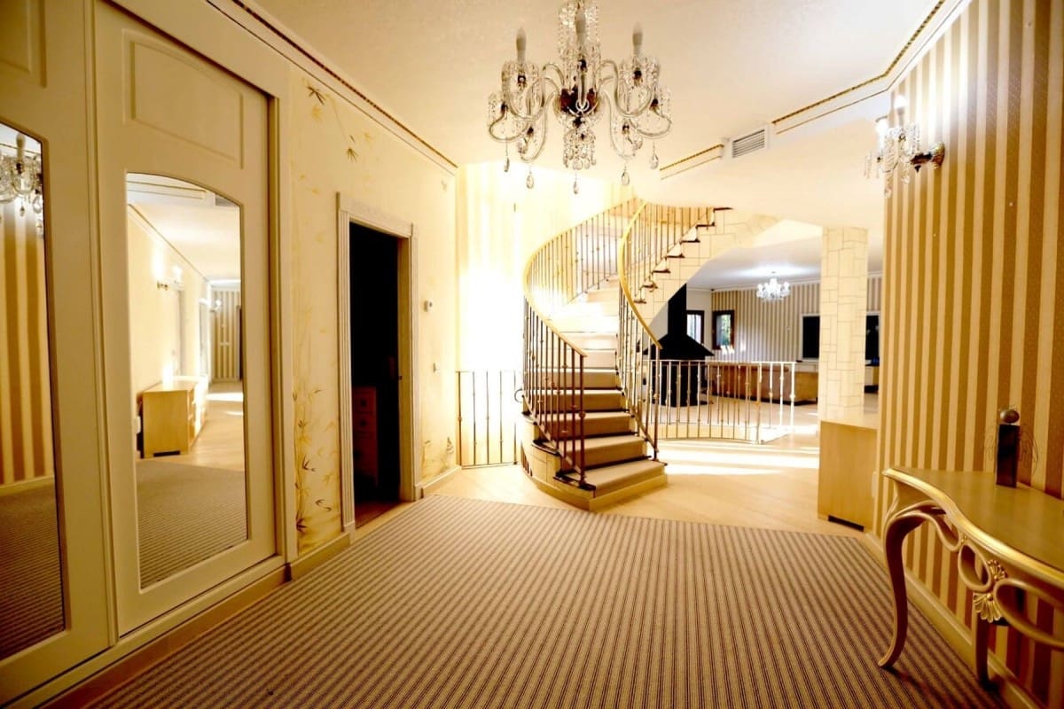 5 soveværelse Villa til salg i Marbella med swimmingpool garage - € 1.950.000 (Ref: 9725211)