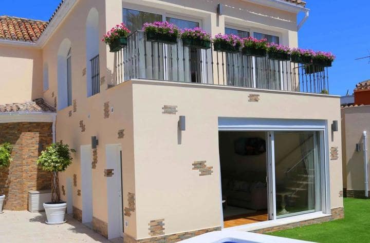 4 camera da letto Villa in vendita in Marbella con piscina - 1.200.000 € (Rif: 9725213)