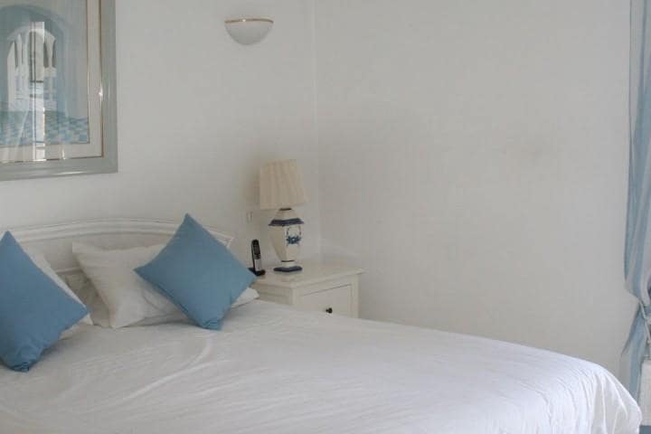 Ático de 2 habitaciones en Marbella en venta con piscina - 650.000 € (Ref: 9725216)