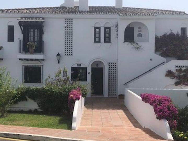 Ático de 2 habitaciones en Marbella en venta con piscina - 650.000 € (Ref: 9725216)