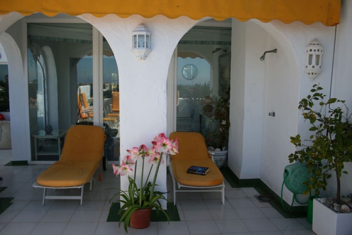 Ático de 2 habitaciones en Marbella en venta con piscina - 650.000 € (Ref: 9725216)