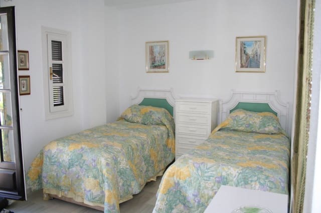 Ático de 2 habitaciones en Marbella en venta con piscina - 650.000 € (Ref: 9725216)