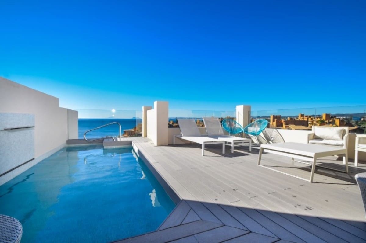 3 quarto Penthouse para venda em Estepona com piscina - 610 000 € (Ref: 9725226)