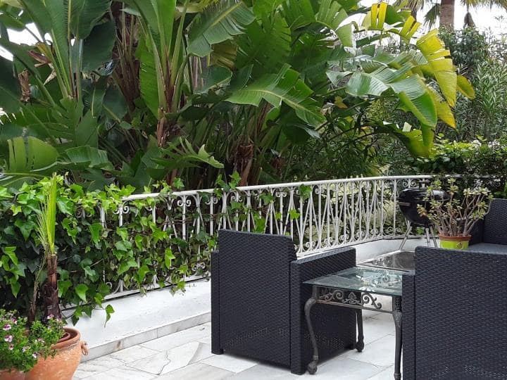 Apartamento de 2 habitaciones en Marbella en venta con piscina - 299.000 € (Ref: 9725235)