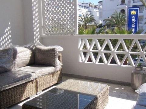 Apartamento de 2 habitaciones en Puerto Banus en venta con piscina - 605.000 € (Ref: 9725236)